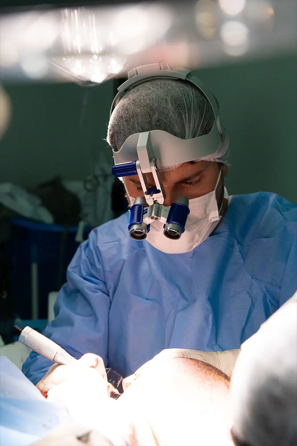 Dr.Gabriel-Lopes-Medicina-Estética-procedimento-Transplante-Capilar -barba-e-Sobrancelha